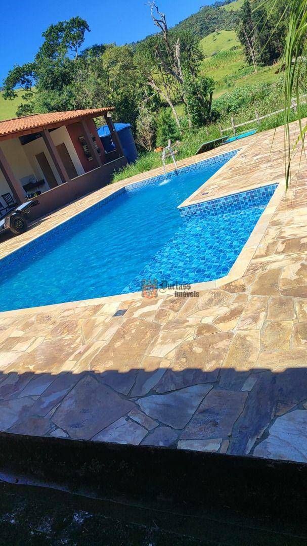 Chácara à venda com 3 quartos, 200m² - Foto 1