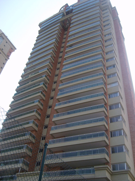 Apartamento à venda com 4 quartos, 240m² - Foto 1