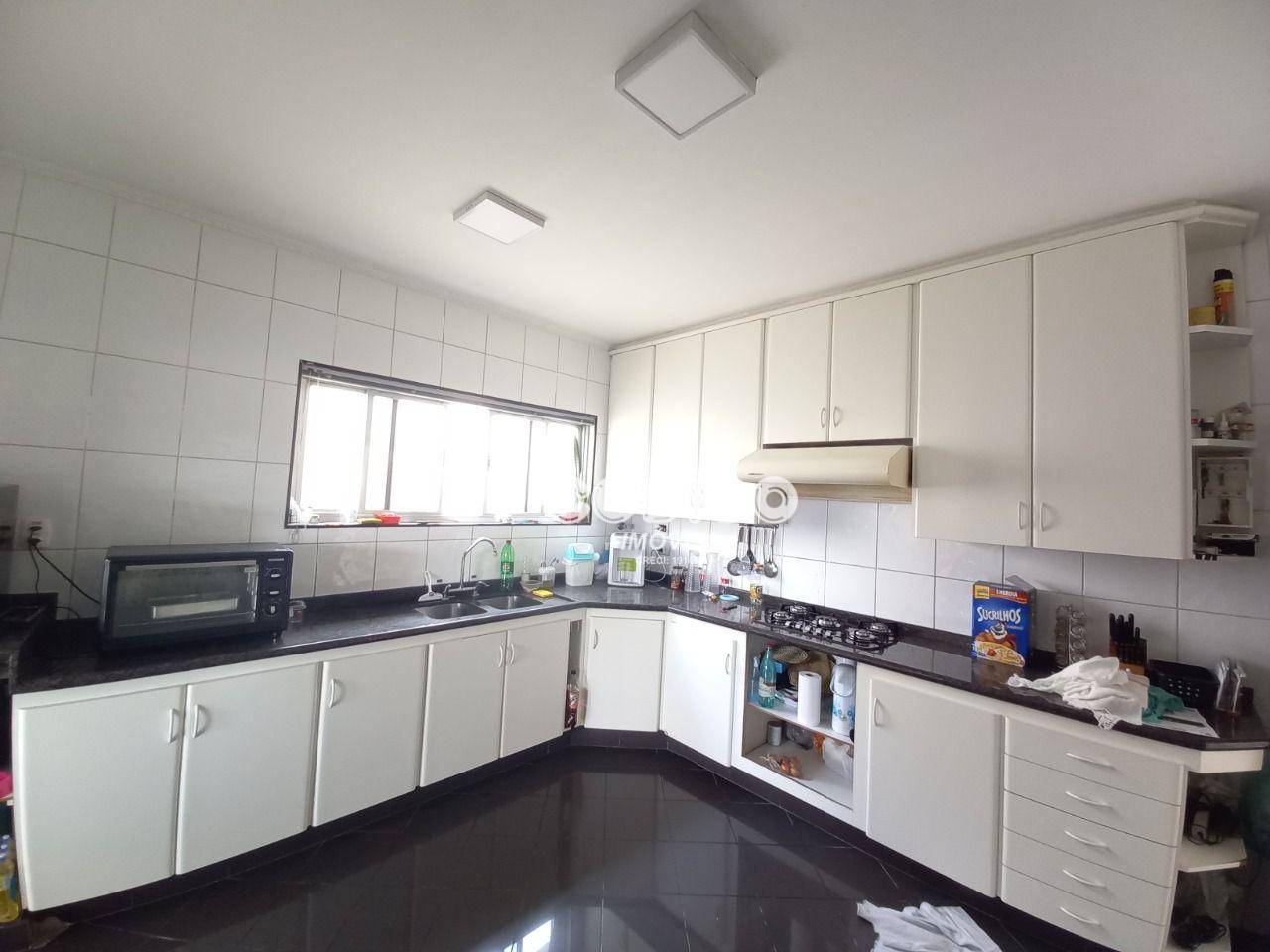 Casa para alugar com 4 quartos, 420m² - Foto 8