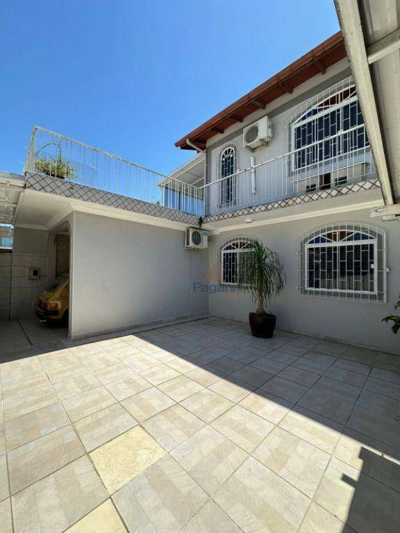 Casa à venda com 4 quartos, 180m² - Foto 3