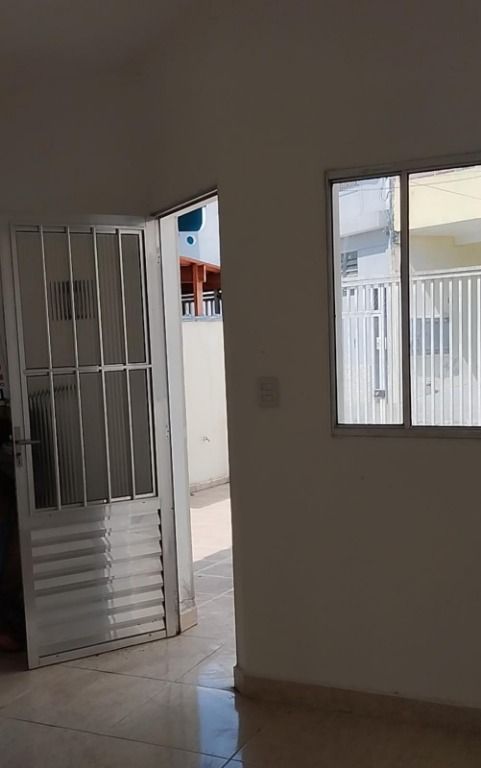 Casa à venda com 2 quartos, 90m² - Foto 3