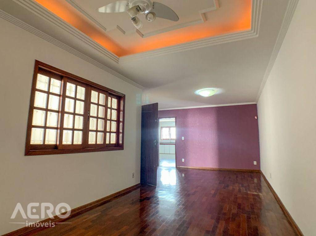 Casa à venda com 3 quartos, 255m² - Foto 6