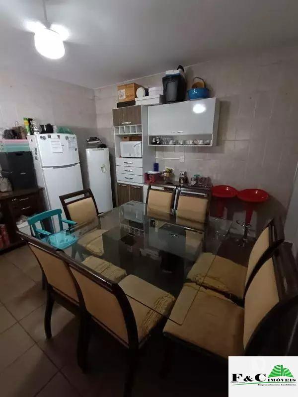 Casa à venda com 3 quartos, 200m² - Foto 3