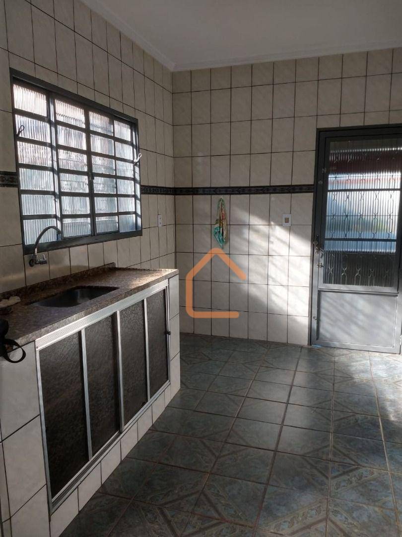 Casa à venda com 3 quartos, 193m² - Foto 2