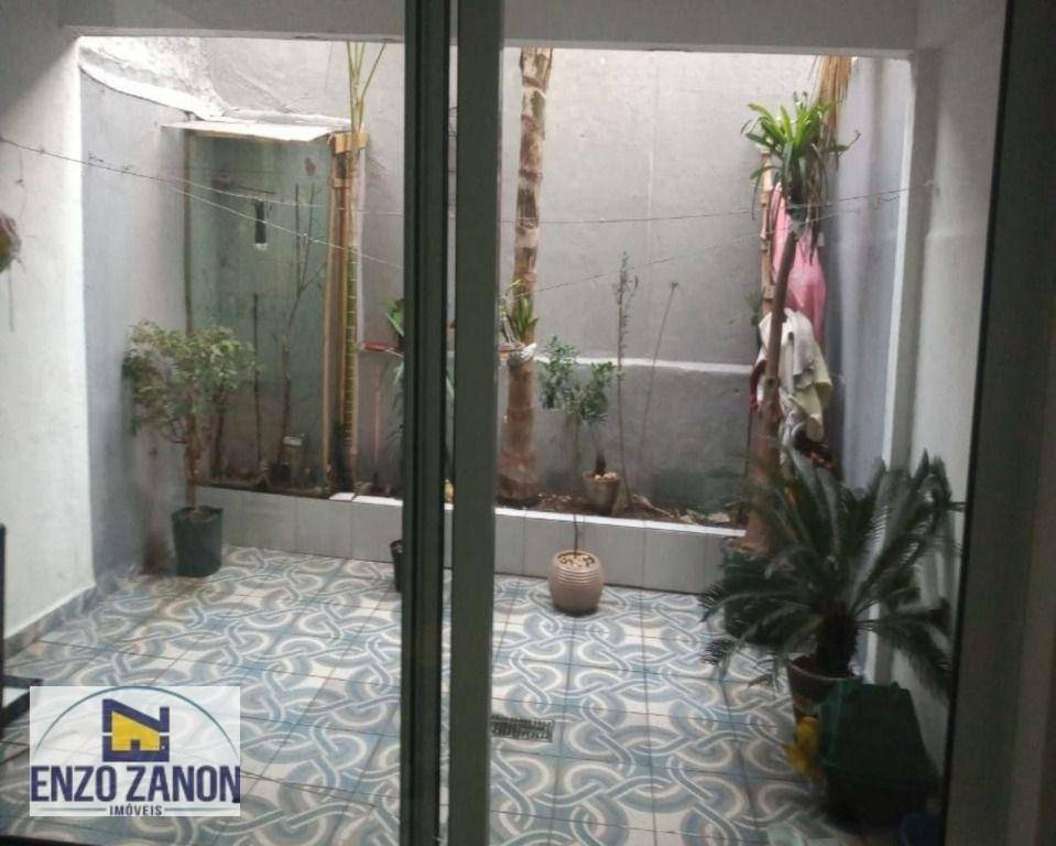 Sobrado à venda com 3 quartos, 200m² - Foto 2