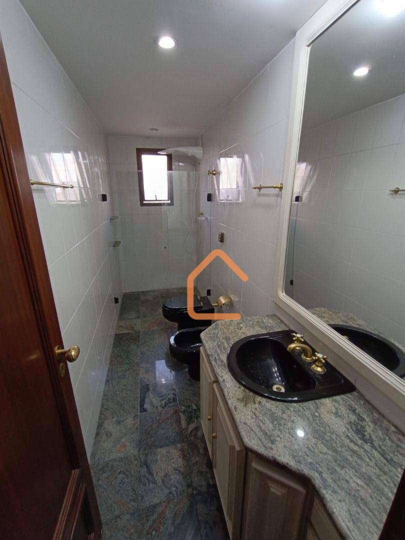 Apartamento à venda com 3 quartos, 227m² - Foto 18