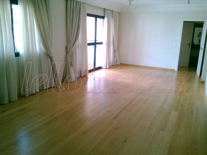 Apartamento para alugar com 4 quartos, 240m² - Foto 2