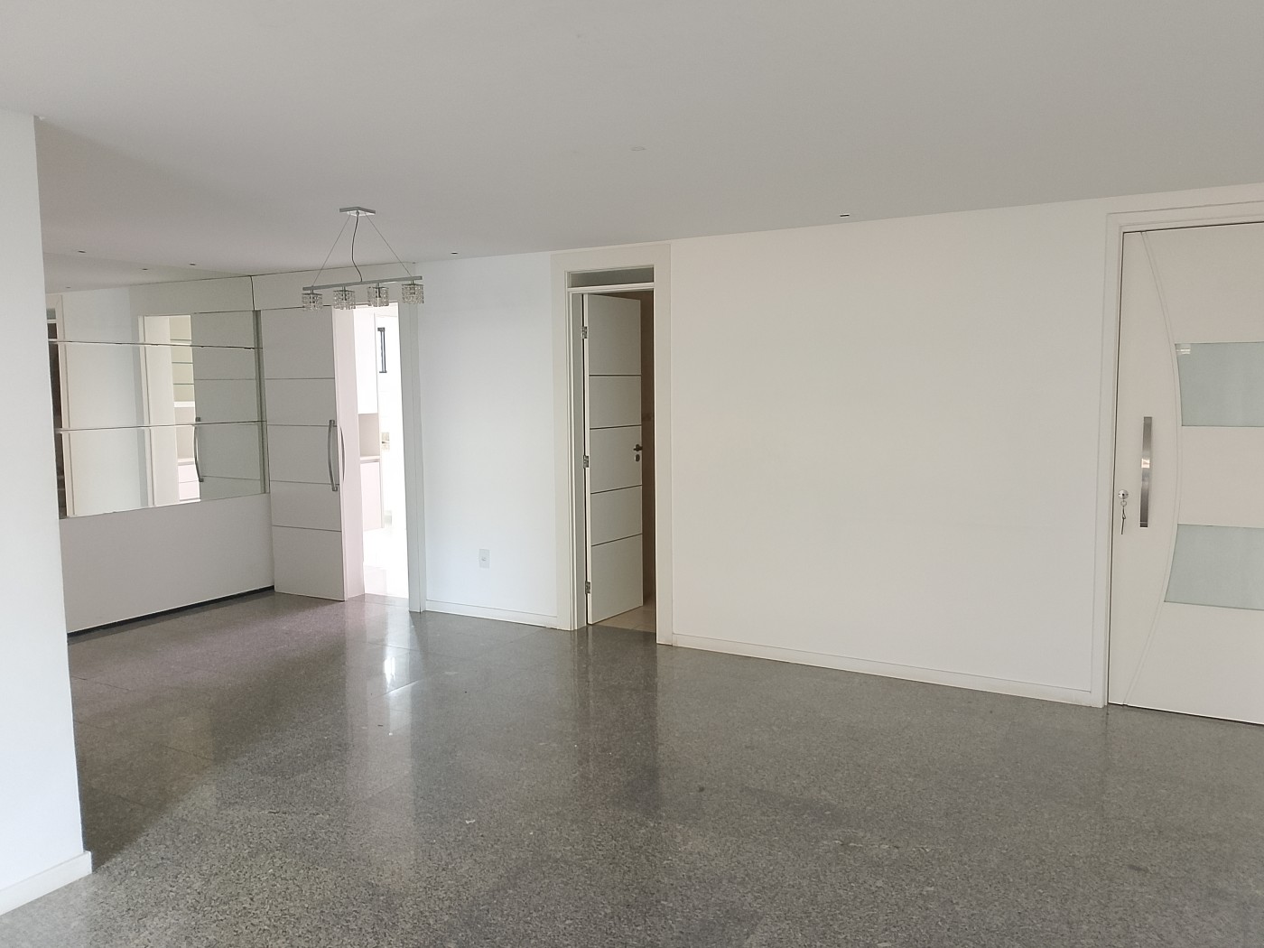 Apartamento à venda com 3 quartos, 146m² - Foto 2