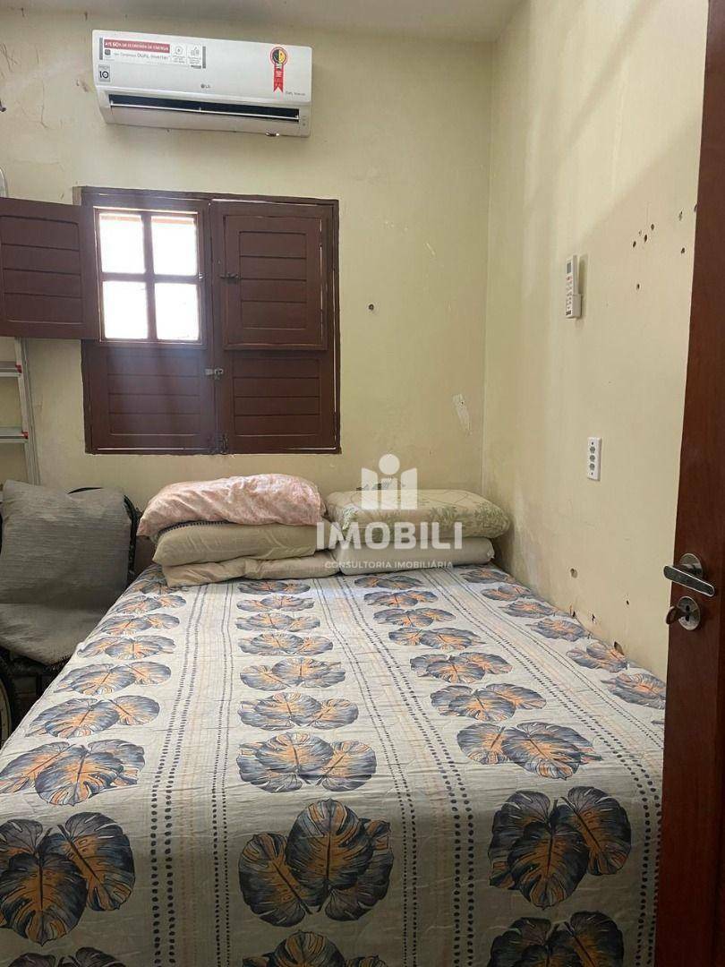 Casa à venda com 2 quartos, 90m² - Foto 2
