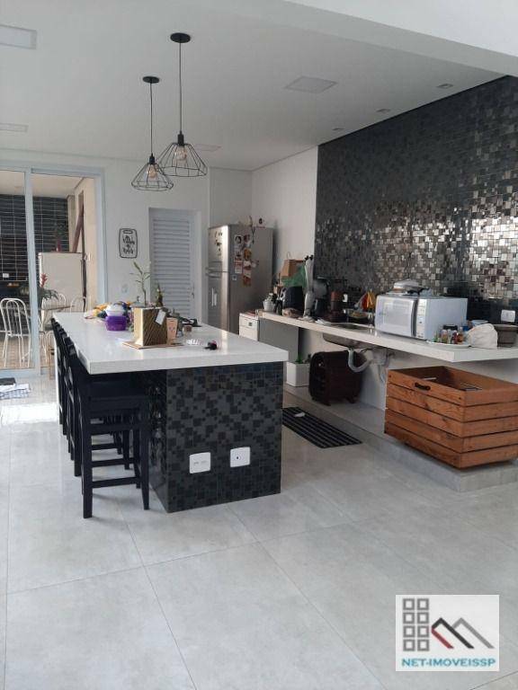 Casa à venda e aluguel com 4 quartos, 340m² - Foto 1