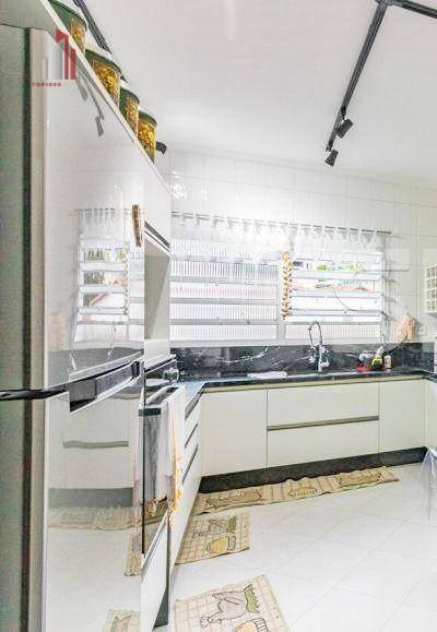 Sobrado à venda com 3 quartos, 274m² - Foto 6