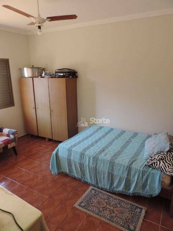 Casa à venda com 6 quartos, 309m² - Foto 27