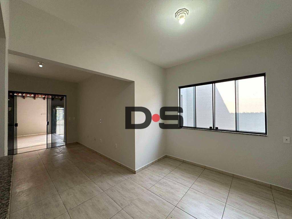 Casa à venda com 2 quartos, 157m² - Foto 2