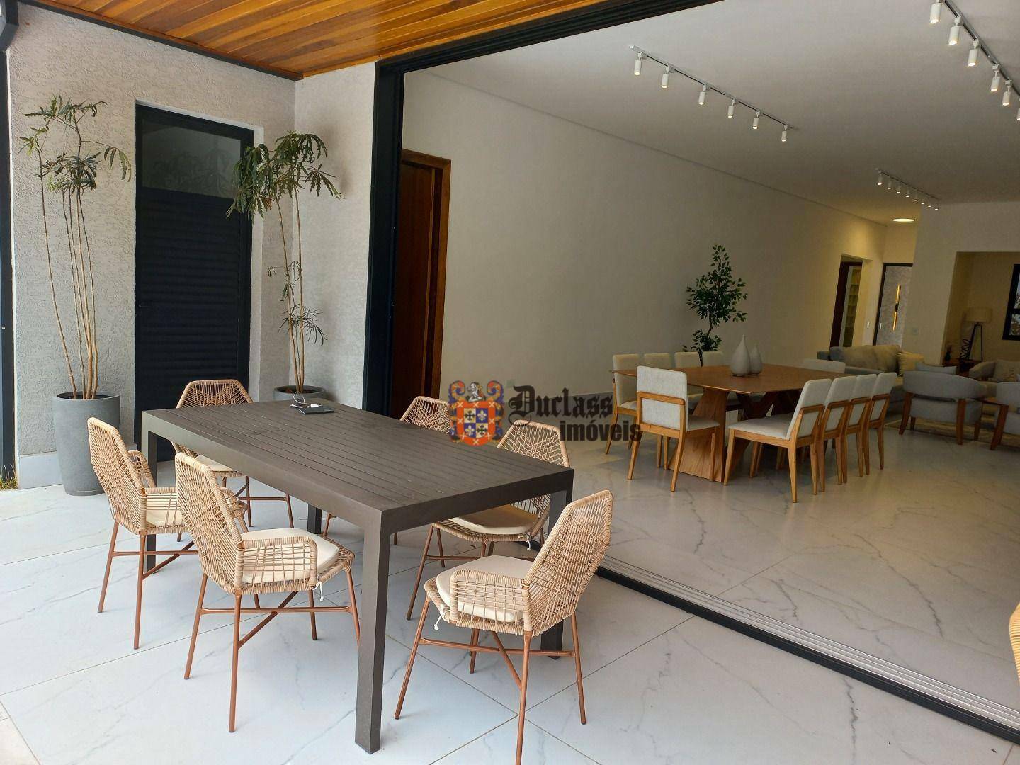 Casa de Condomínio para alugar com 4 quartos, 390m² - Foto 33