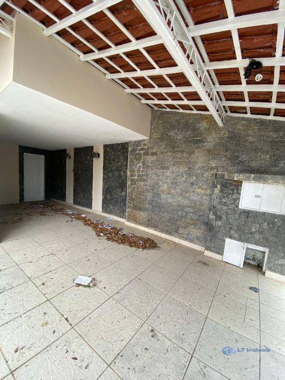 Casa à venda com 3 quartos, 165m² - Foto 1