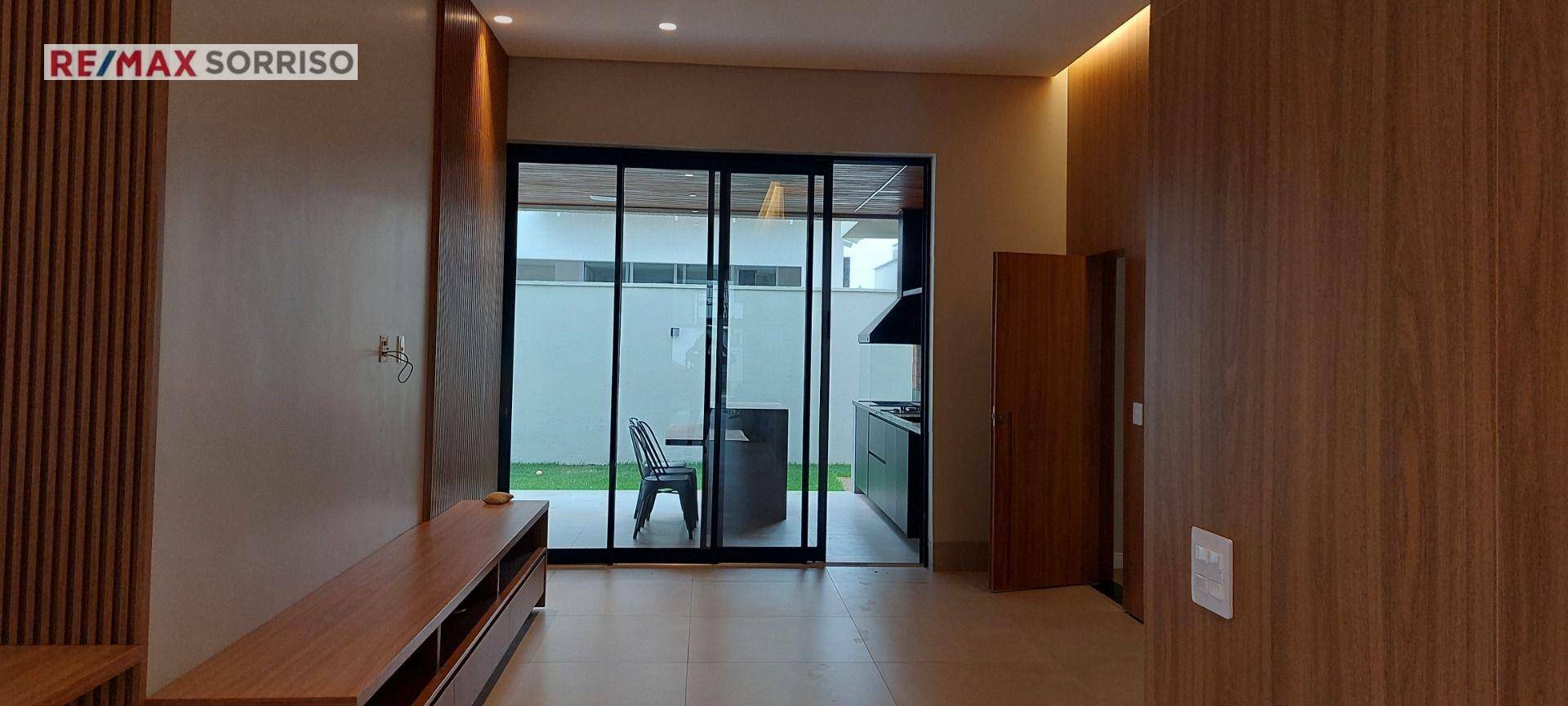 Casa de Condomínio à venda com 4 quartos, 233m² - Foto 2