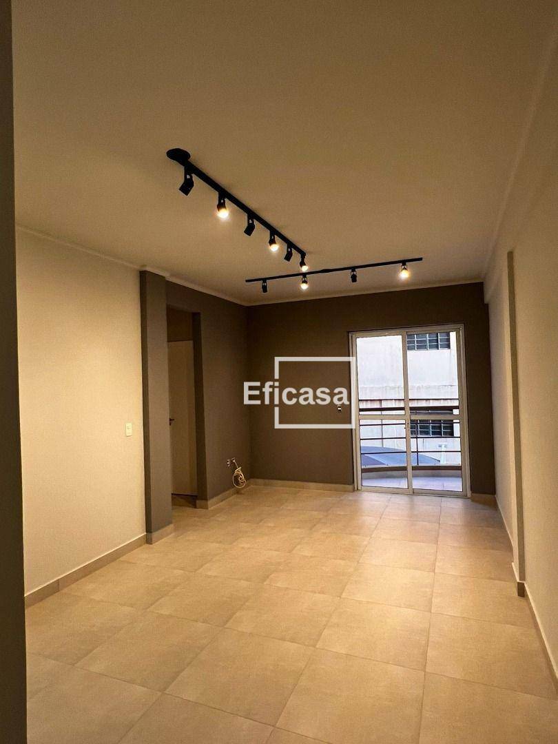 Apartamento à venda com 2 quartos, 70m² - Foto 3