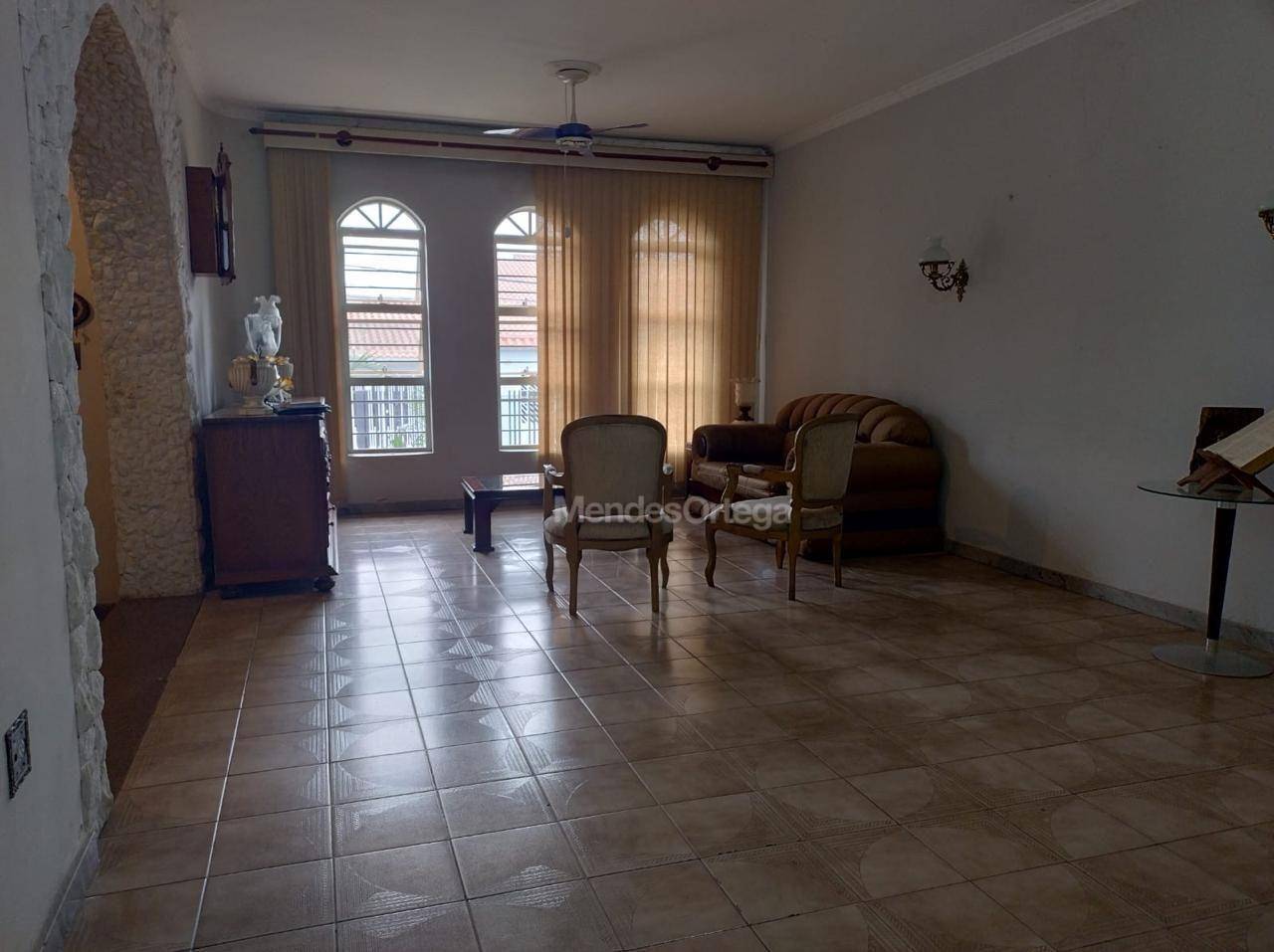 Casa à venda com 4 quartos, 245m² - Foto 2