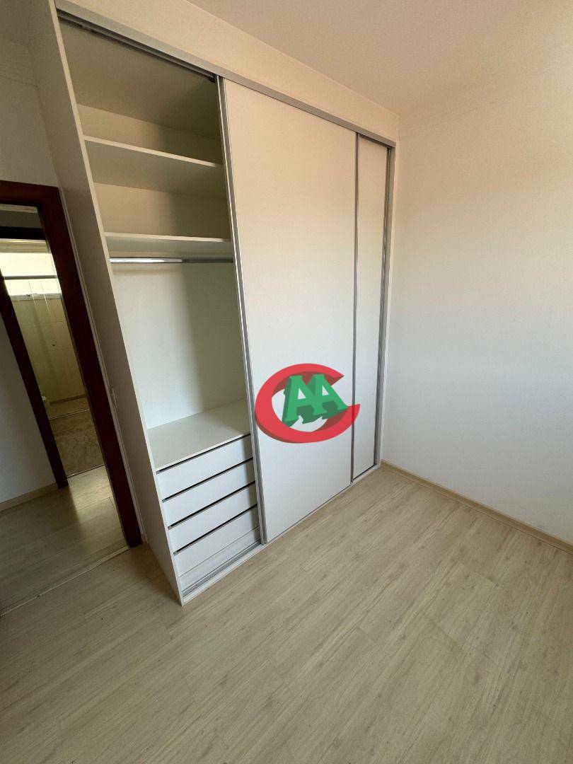 Apartamento para alugar com 3 quartos, 135m² - Foto 19