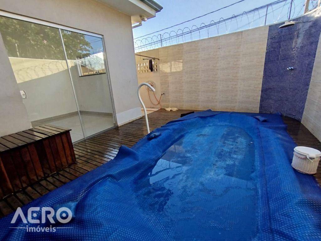 Casa para alugar com 3 quartos, 210m² - Foto 2