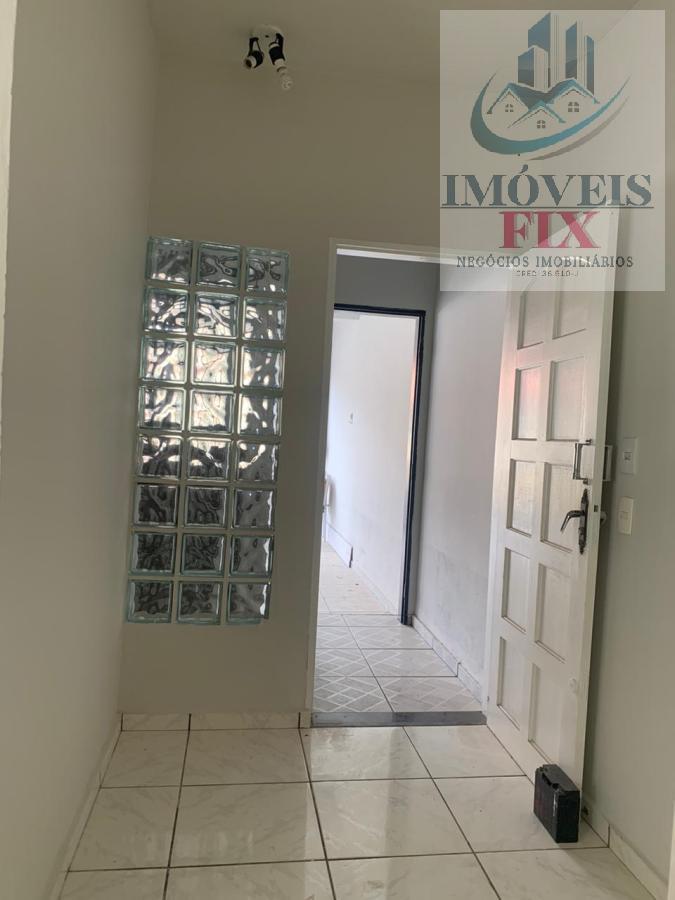 Casa à venda com 4 quartos, 180m² - Foto 4