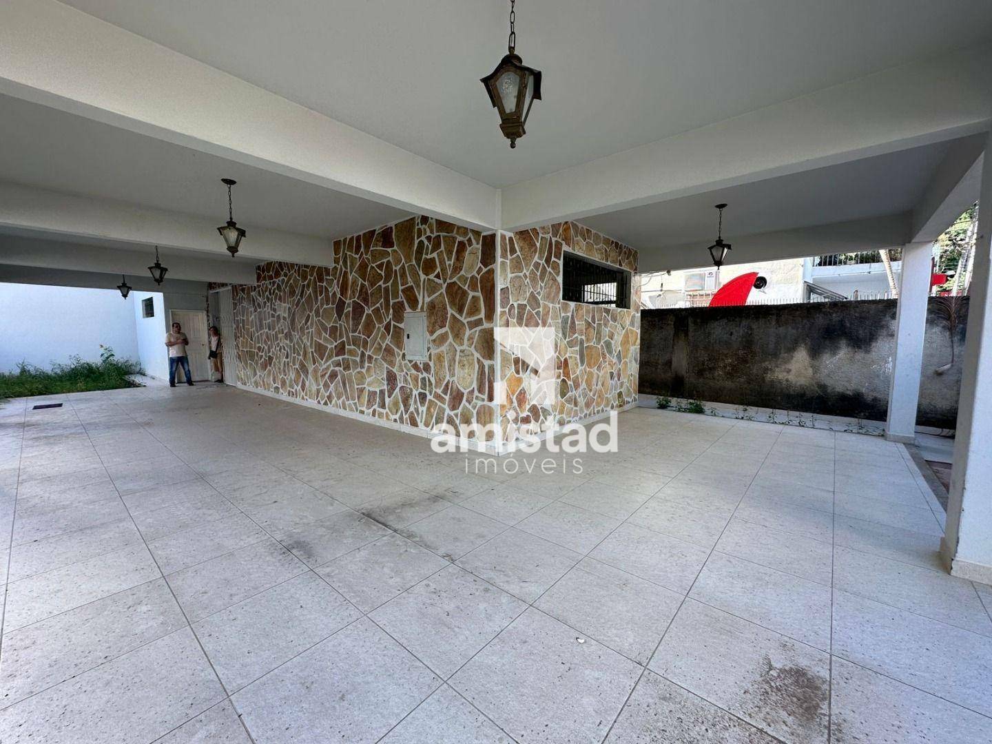 Casa para alugar com 6 quartos, 280m² - Foto 4