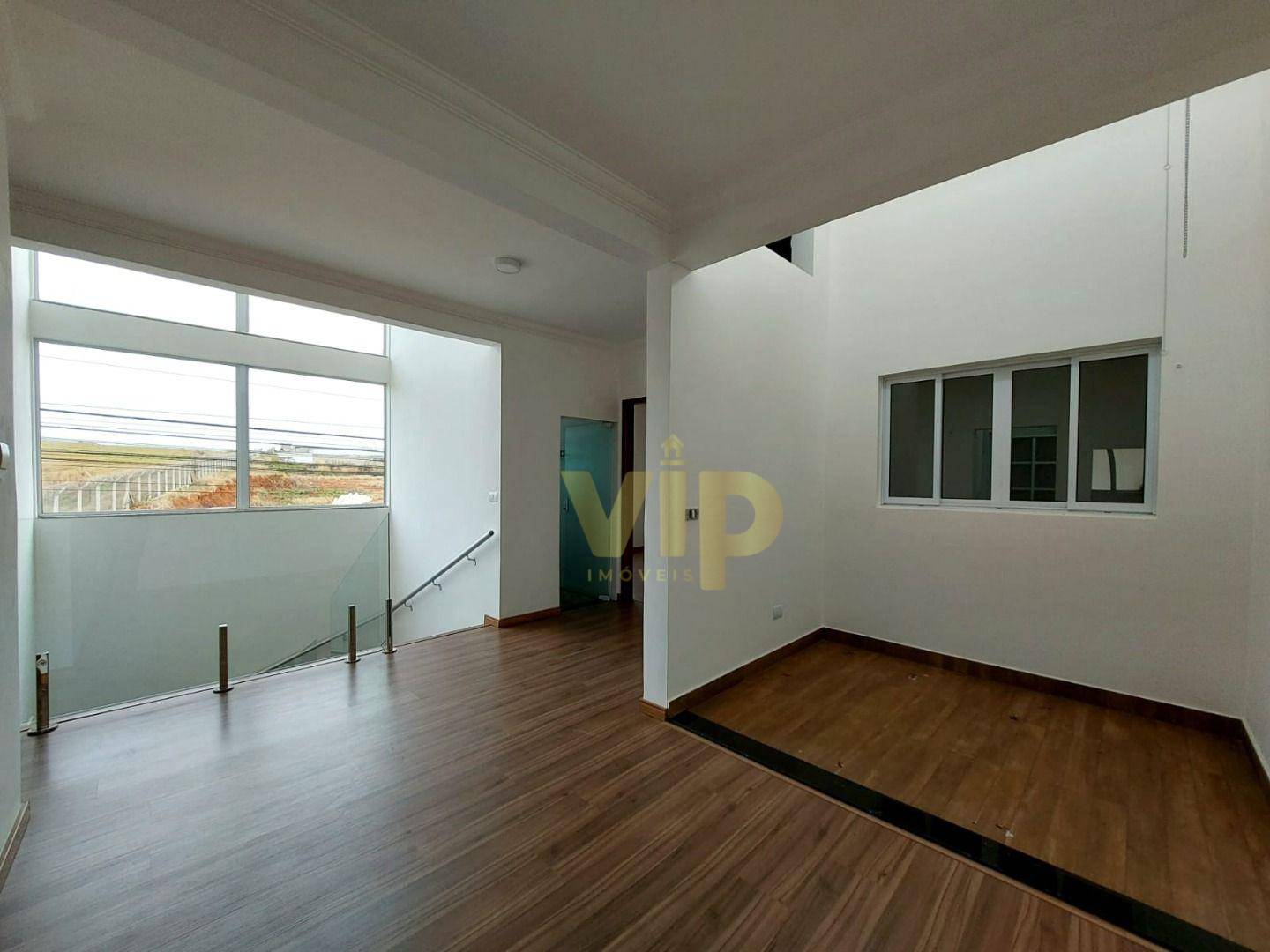 Casa à venda com 3 quartos, 220m² - Foto 2