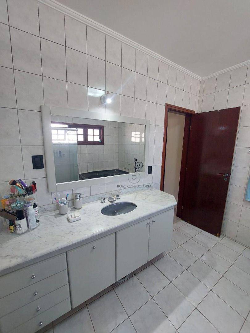 Casa de Condomínio para alugar com 4 quartos, 438m² - Foto 17