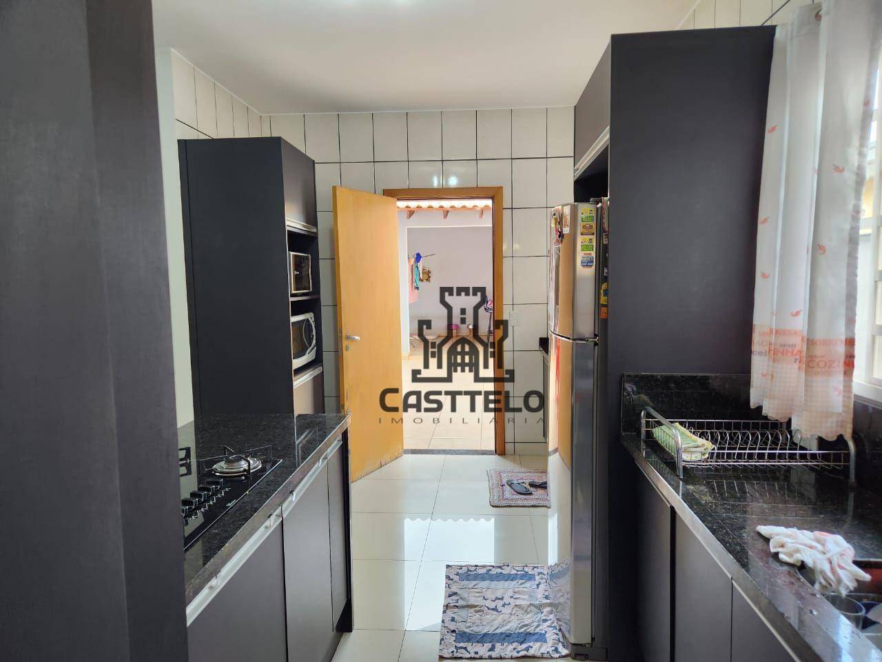 Casa à venda com 3 quartos, 183m² - Foto 8