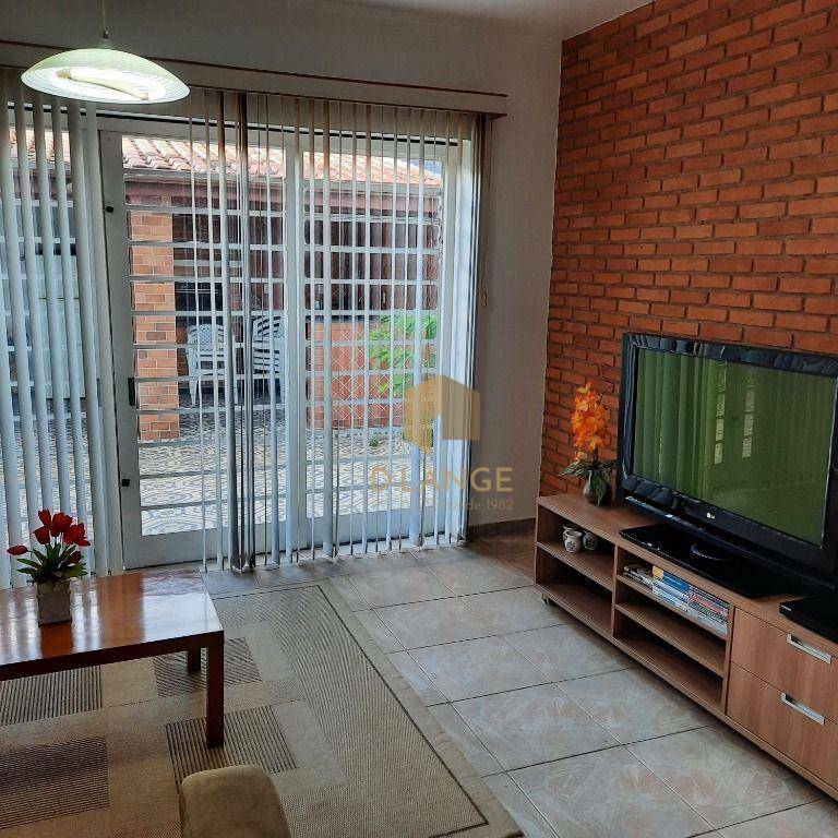 Casa à venda com 3 quartos, 213m² - Foto 1