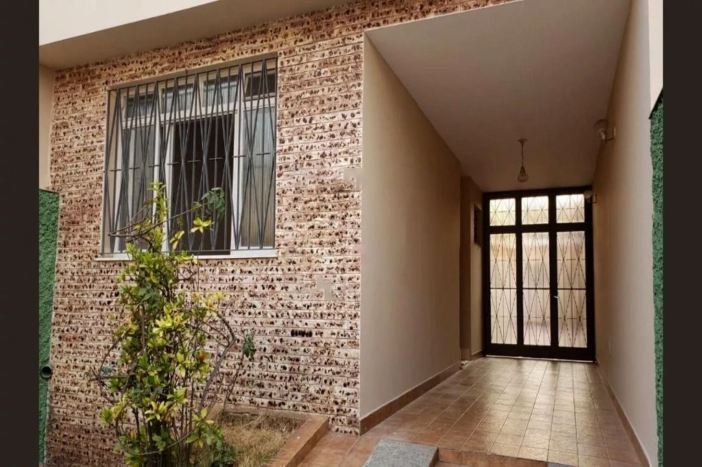 Sobrado à venda com 3 quartos, 200m² - Foto 1