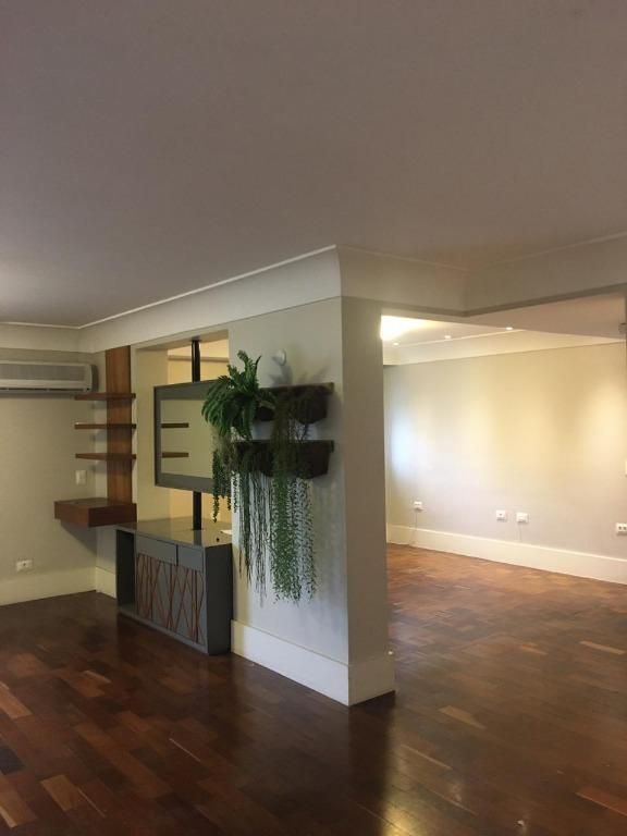 Apartamento para alugar com 4 quartos, 140m² - Foto 1