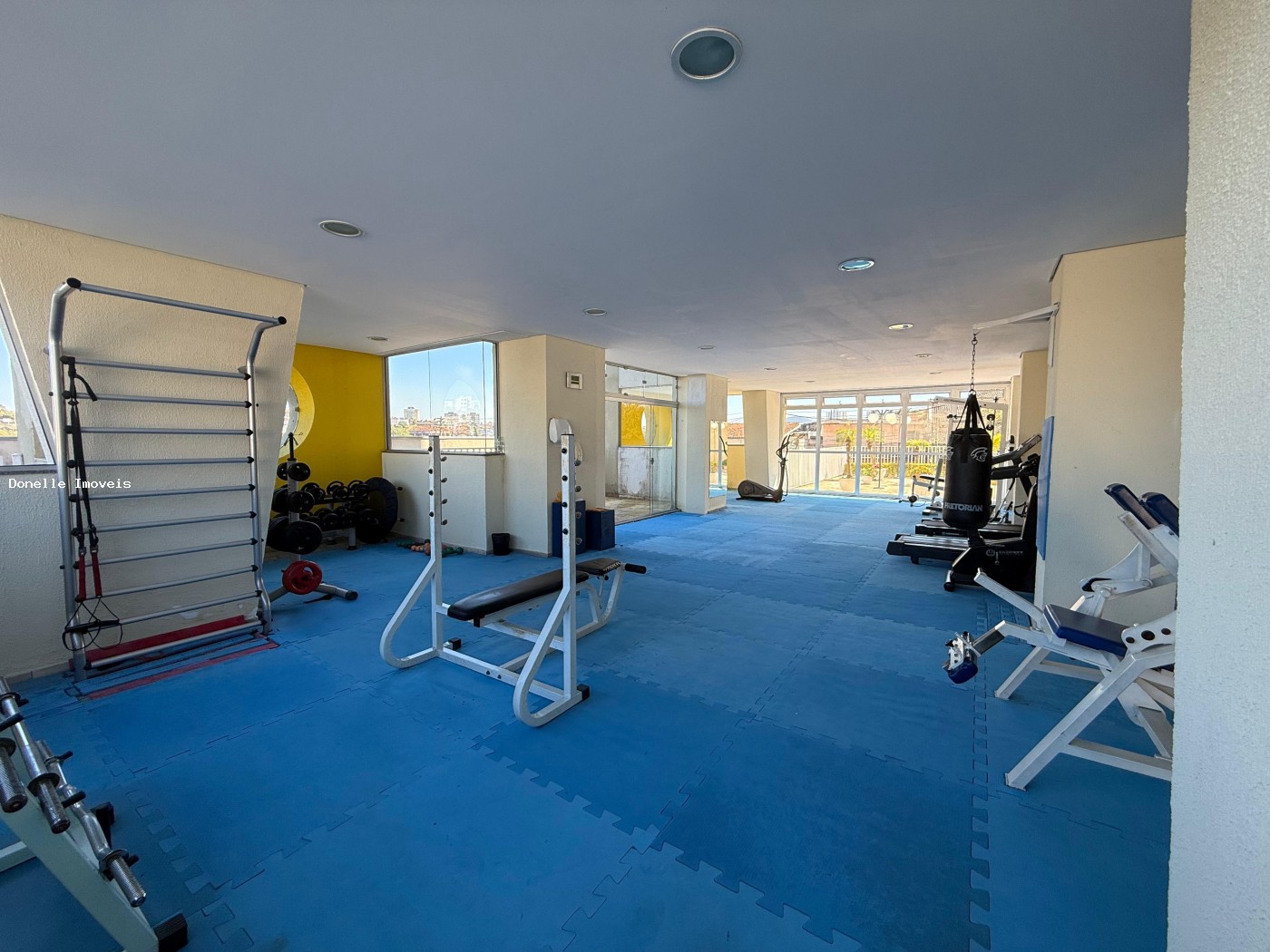 Apartamento para alugar com 3 quartos, 95m² - Foto 2