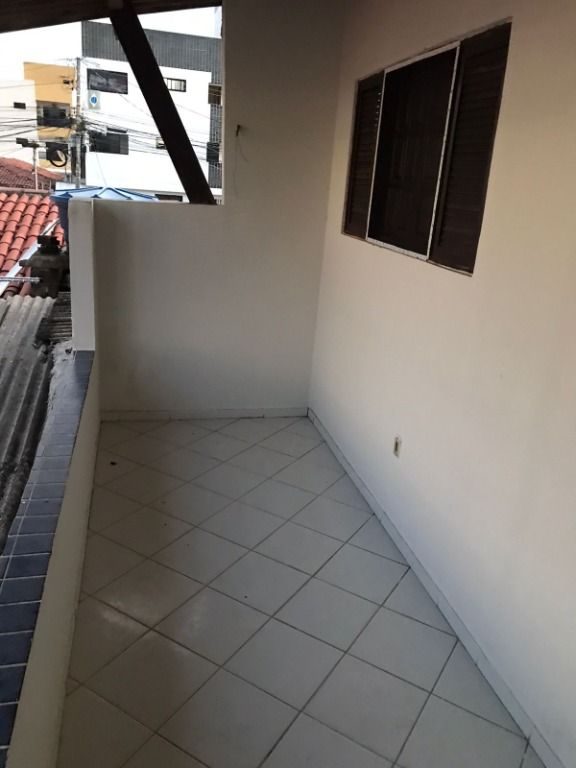 Casa de Condomínio à venda com 4 quartos, 240m² - Foto 2