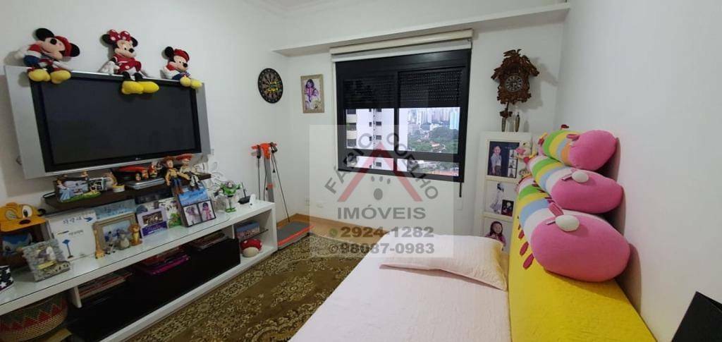 Apartamento à venda com 4 quartos, 211m² - Foto 2