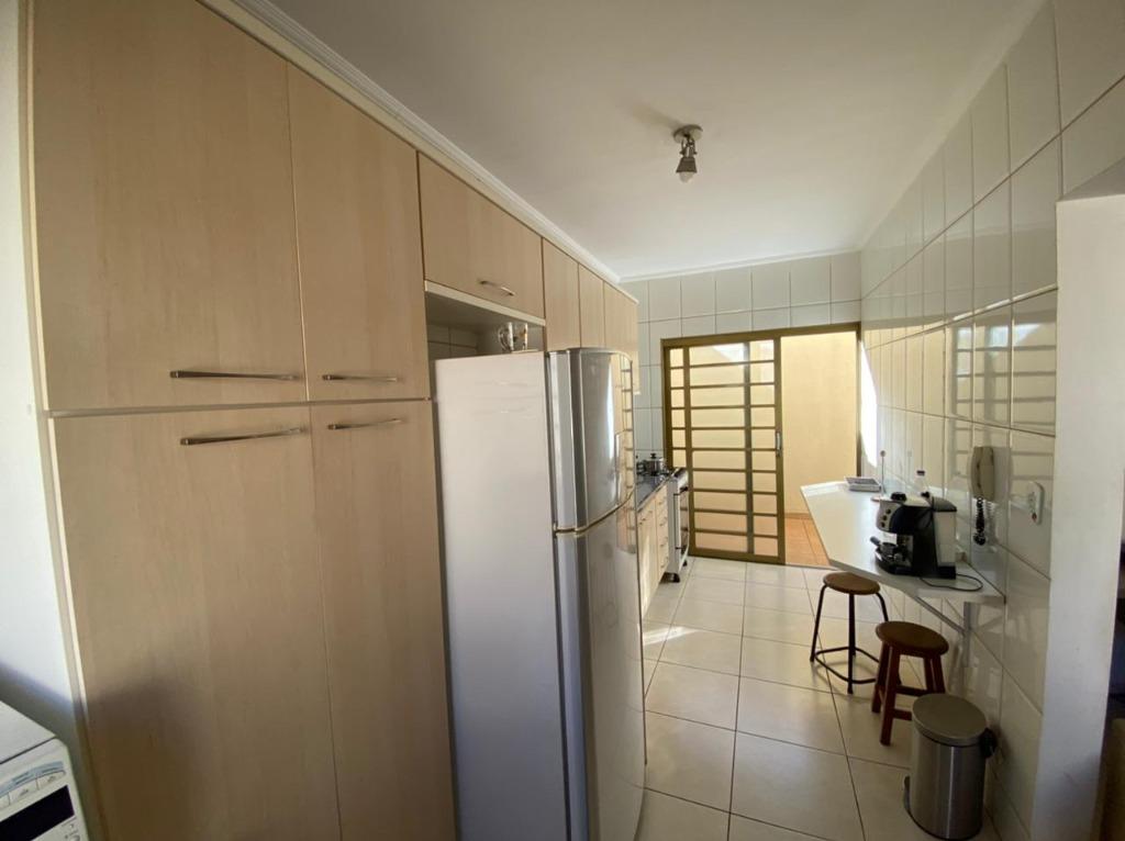 Casa à venda com 5 quartos, 190m² - Foto 4