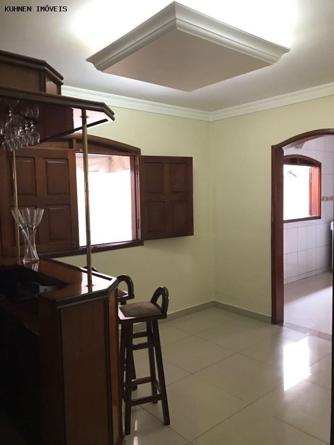 Casa à venda com 3 quartos, 304m² - Foto 5