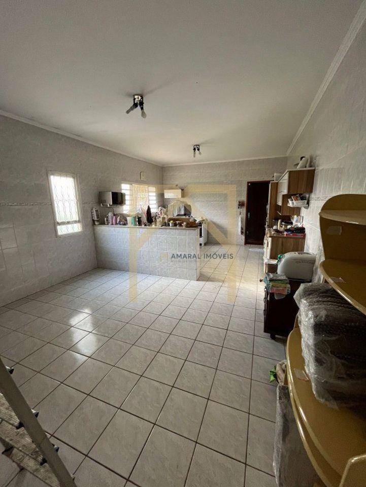 Chácara à venda com 3 quartos, 200m² - Foto 22