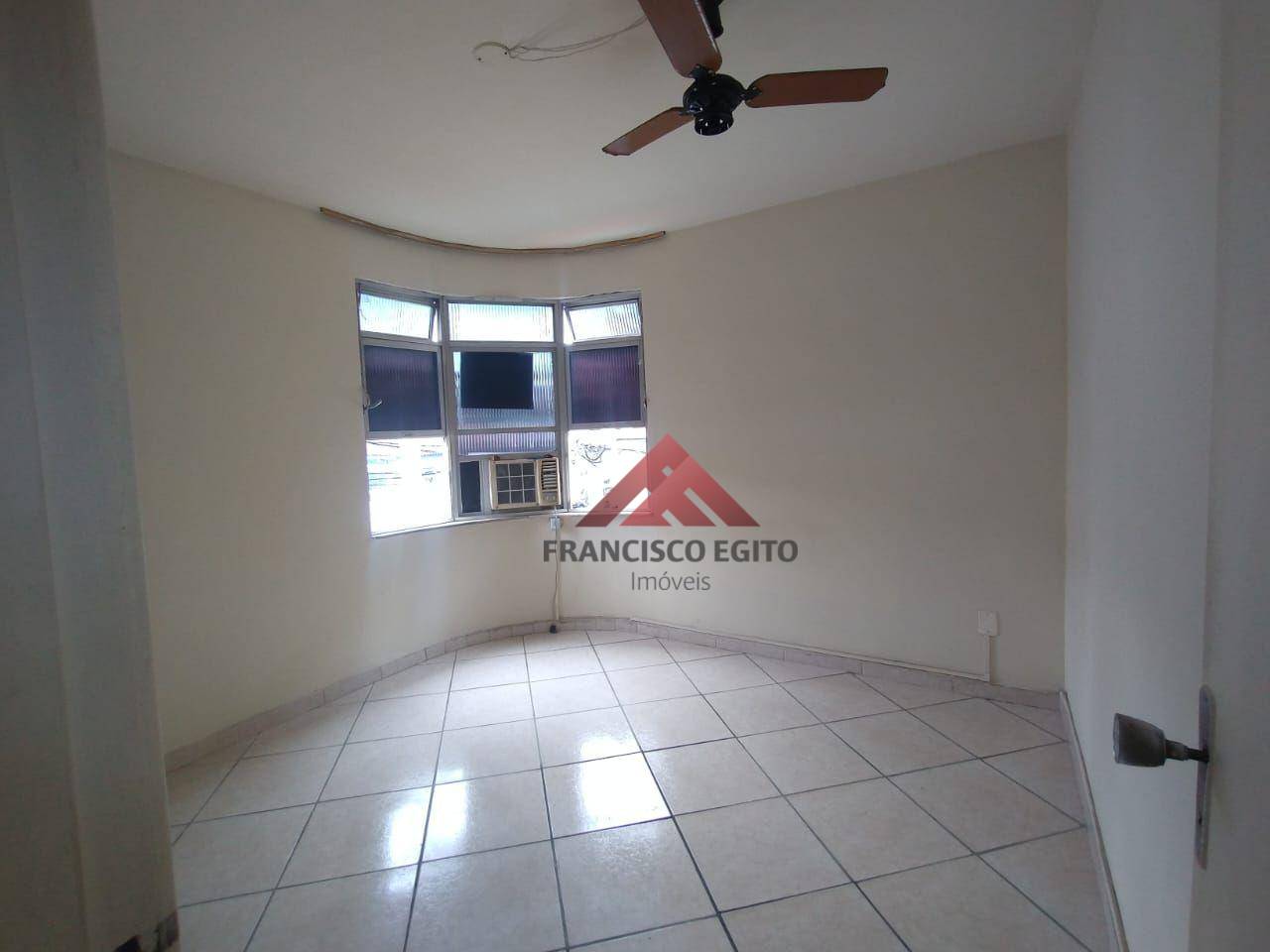 Apartamento à venda com 2 quartos, 65m² - Foto 4