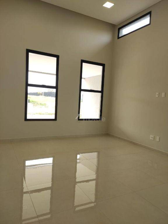 Casa de Condomínio à venda com 3 quartos, 227m² - Foto 3