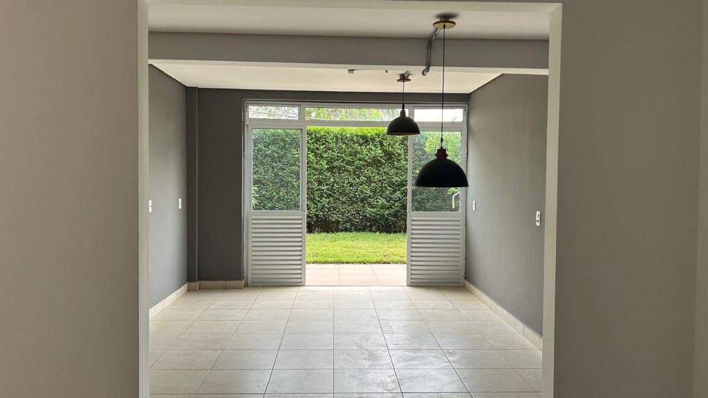 Casa de Condomínio para alugar com 5 quartos, 352m² - Foto 12