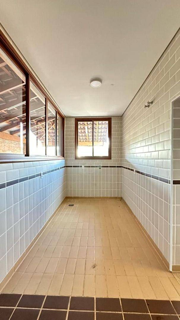 Casa de Condomínio para alugar com 5 quartos, 308m² - Foto 10