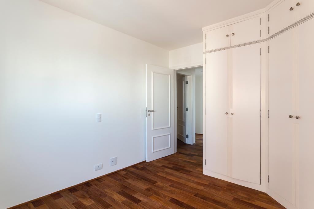 Apartamento à venda com 4 quartos, 220m² - Foto 7