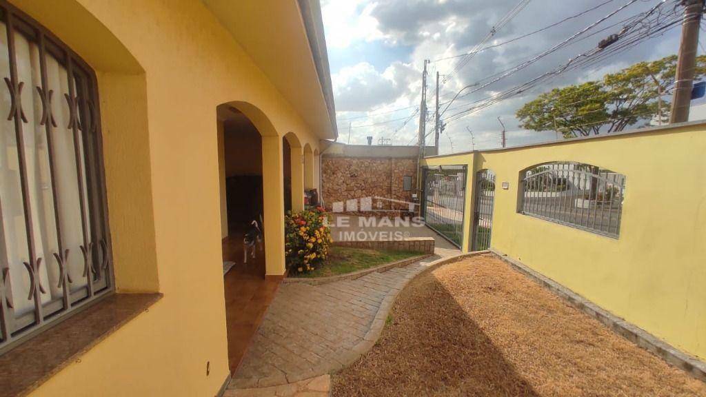Casa à venda com 4 quartos, 196m² - Foto 2