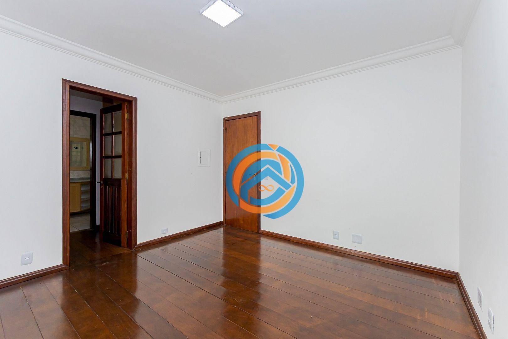 Casa à venda com 6 quartos, 380m² - Foto 46