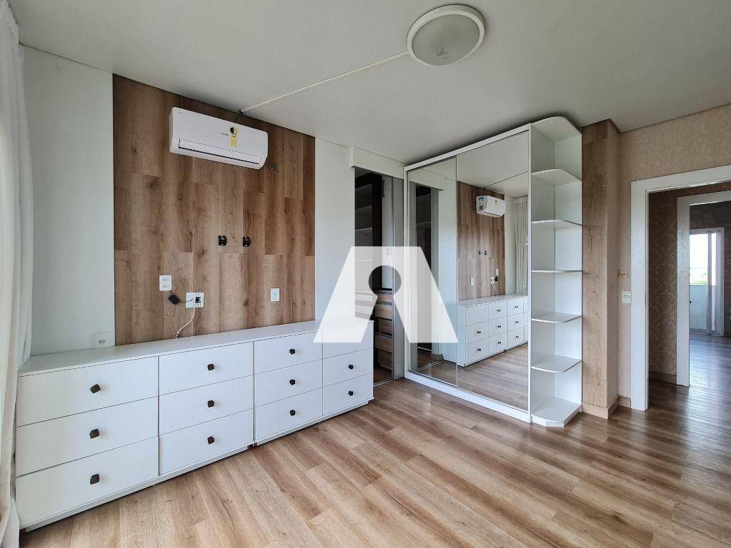 Apartamento para alugar com 3 quartos, 202m² - Foto 14