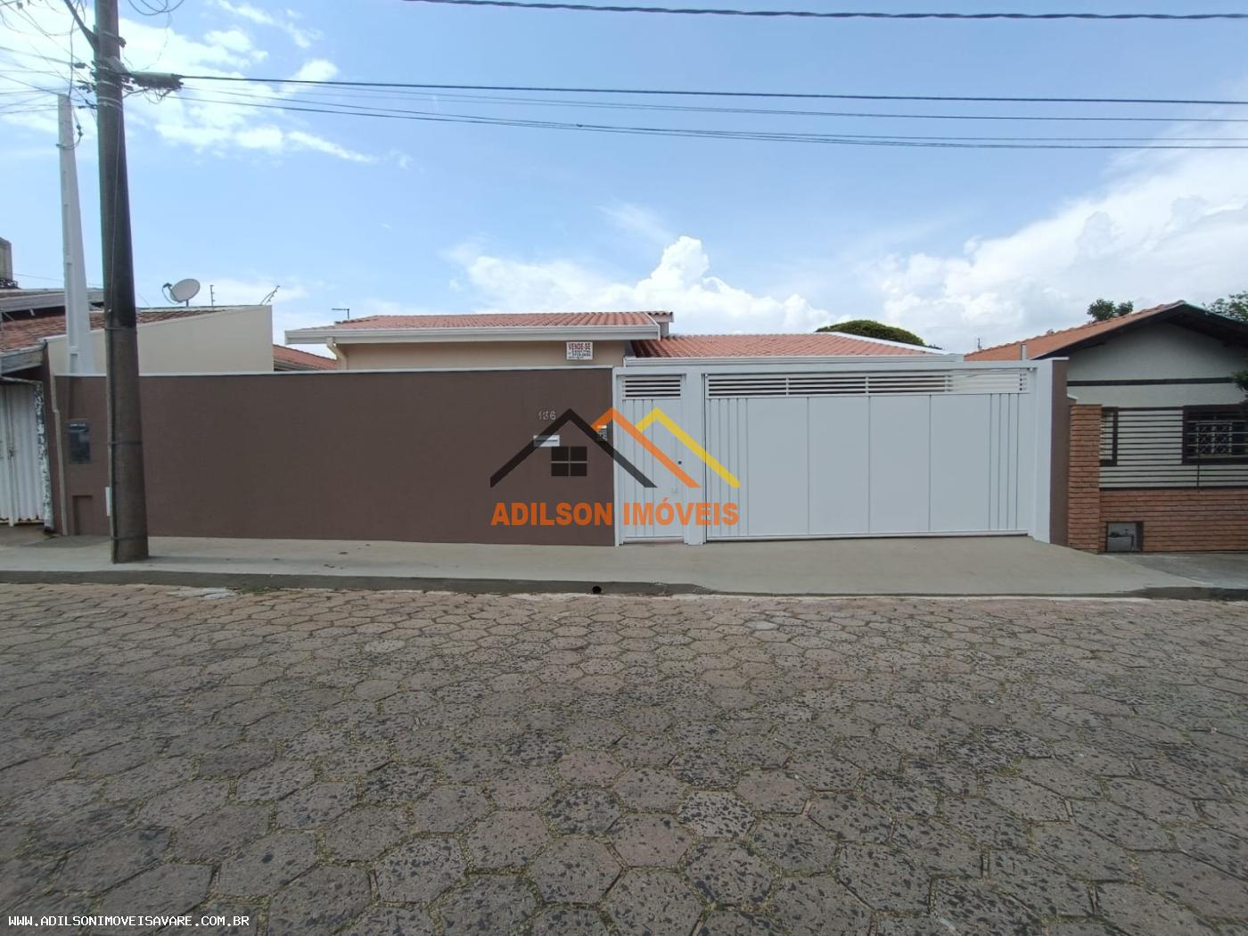 Casa à venda com 3 quartos, 300m² - Foto 1