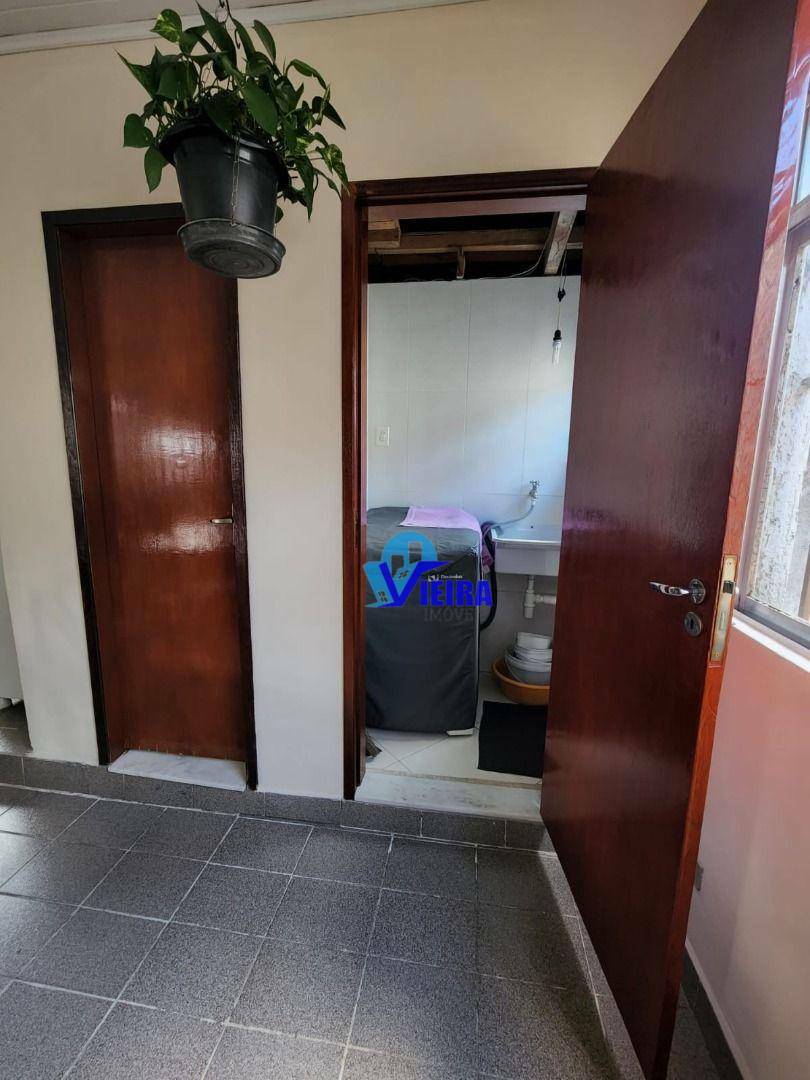 Casa à venda com 4 quartos, 250m² - Foto 35