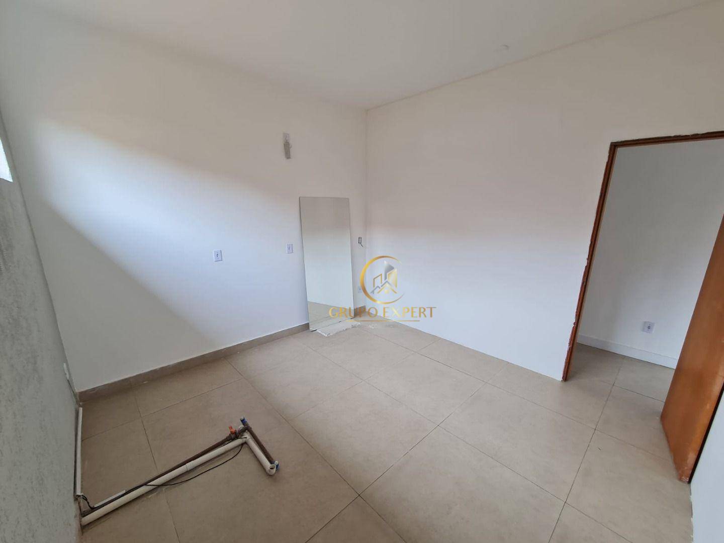 Casa para alugar com 3 quartos, 80m² - Foto 2