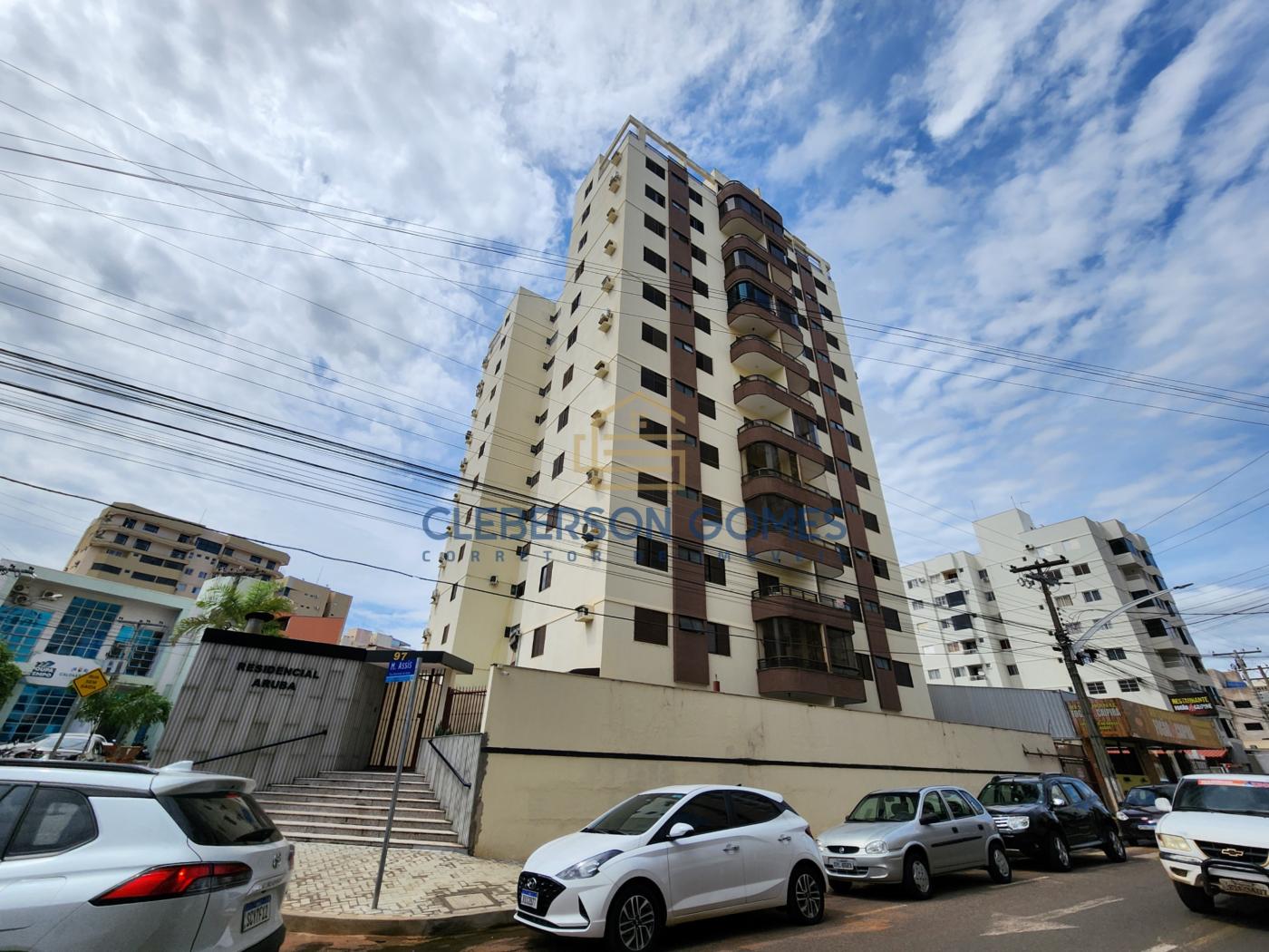 Apartamento à venda com 4 quartos, 240m² - Foto 1